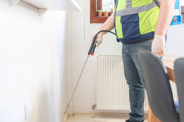Best Emergency Pest Control  in Iron Mountain, MI